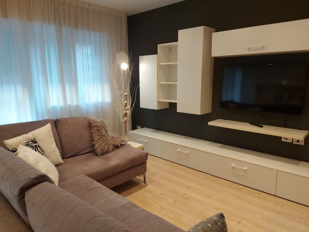 Casa Belle Vacanze Apartment เมสเตร ภายนอก รูปภาพ