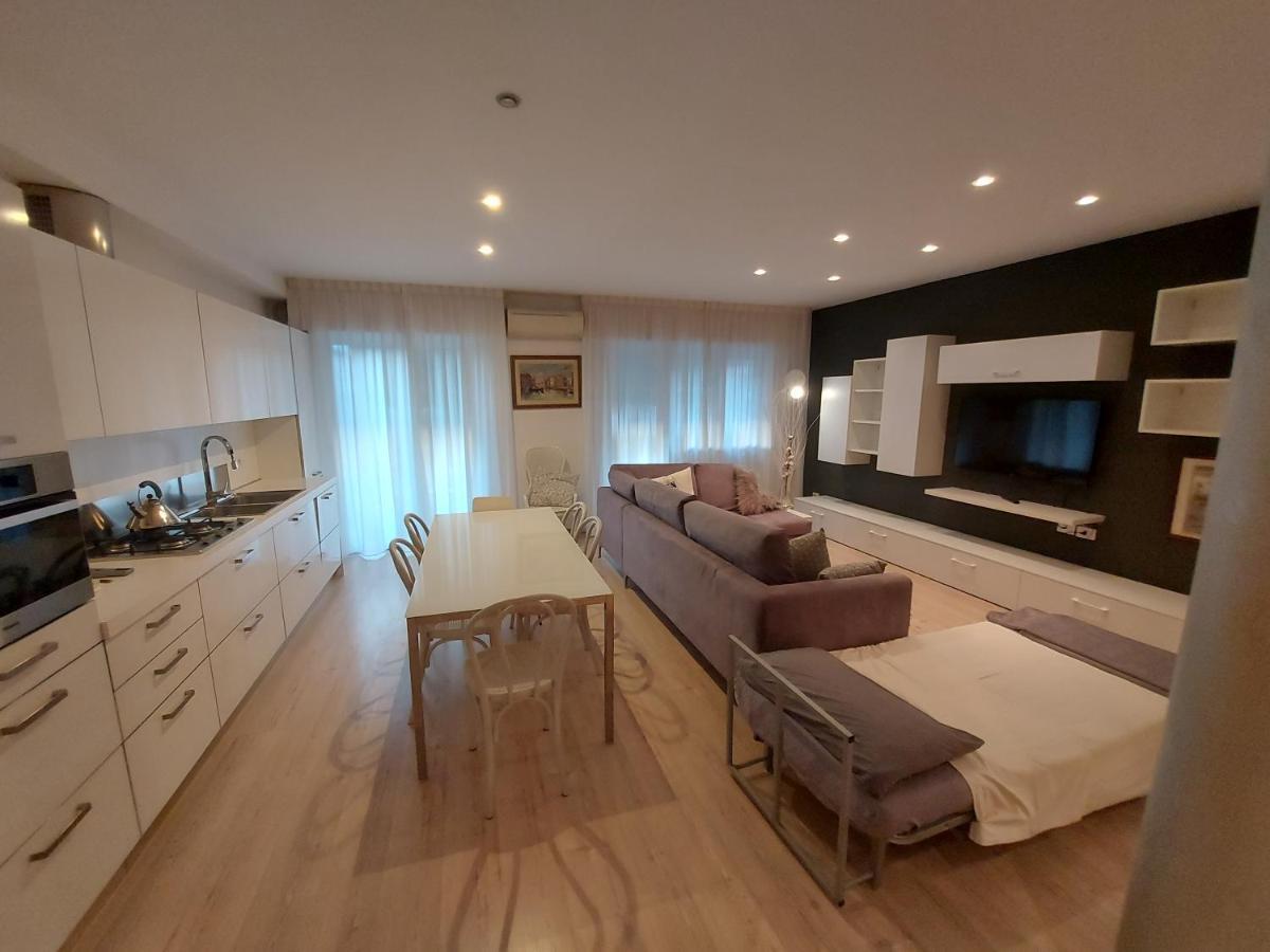 Casa Belle Vacanze Apartment เมสเตร ภายนอก รูปภาพ